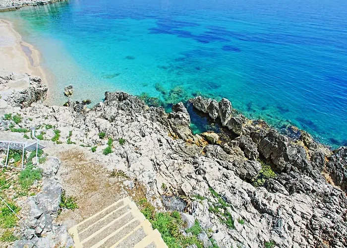 Sea Front Alexandra Апартаменты Ниссаки